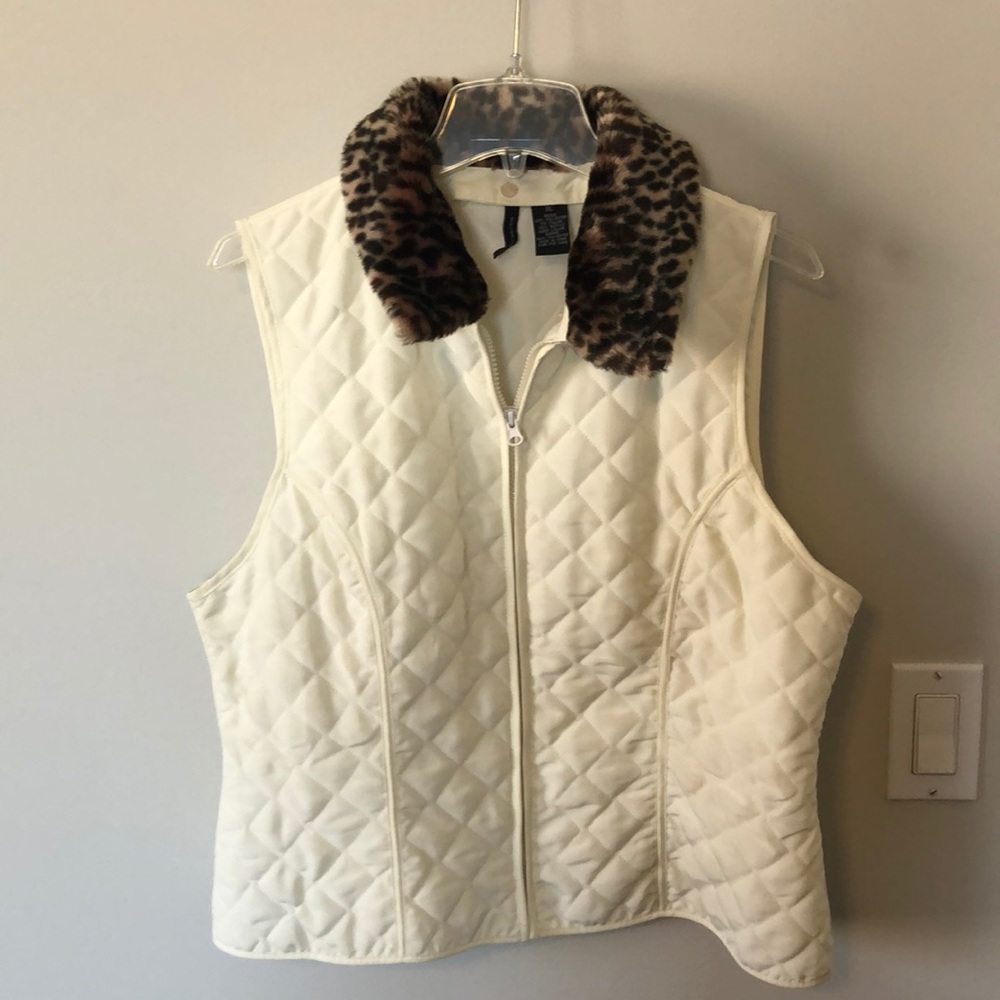 Quilted faux fur collar vest